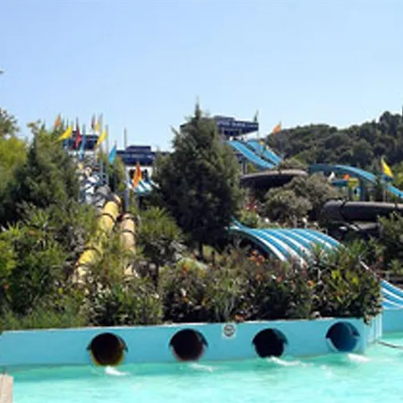 Aqualand 度假村 4*